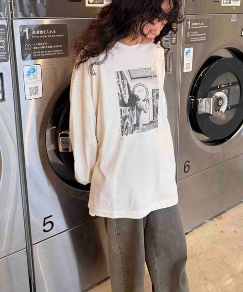 AS KNOW AS plus(アズノゥアズプラス)の「☆オーバーサイズ キラリとフォトプリントロンT【UNISEX ITEM】(Tシャツ/カットソー・レディース・スミクロ/杢グレー/キナリ・FREE)」の5枚目の写真