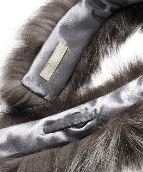 RODEO CROWNS WIDE BOWL（ロデオクラウンズワイドボウル）の「リアルファー ティペット（マフラー・レディース・ブルー系その他/グレー/ブラック系その他/グリーン・FREE）」の7枚目の写真