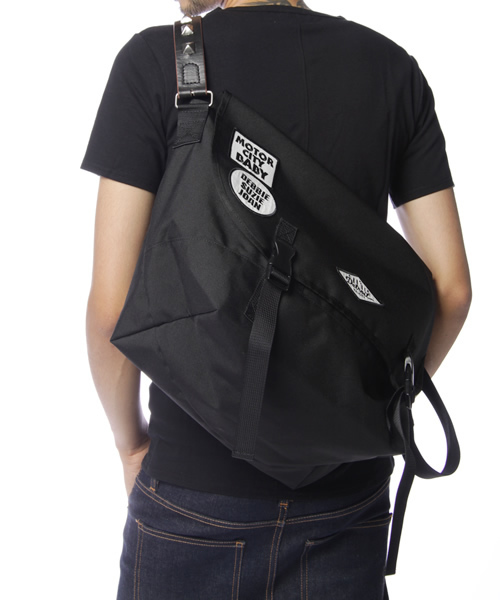 HYSTERIC GLAMOUR（ヒステリックグラマー）の「HYS PATCHメッセンジャーバッグ（メッセンジャーバッグ・メンズ・レッド/ブルー/ブラック・FREE）」の6枚目の写真