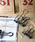 HIGHTIDE�i�n�C�^�C�h�j�́uTOOLS to LIVEBY �c�[���Y �g�D ���u�o�C �N���b�v 51mm�i�X�e�[�V���i���[�j�v�b�u�����Y