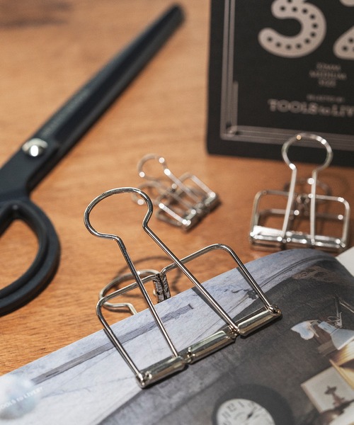 HIGHTIDE（ハイタイド）の「TOOLS to LIVEBY ツールズ トゥ リブバイ クリップ 51mm（ステーショナリー・レディース・ブロンズ/ゴールド/ゴールド系その他/シルバー/ブラック・FREE）」の2枚目の写真