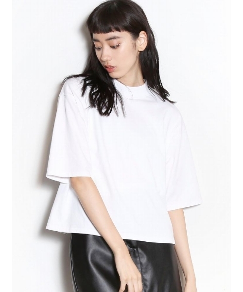 EMODA(エモダ)の「ハイネックコンパクトTシャツ(Tシャツ/カットソー・レディース・ホワイト/ピンク/キャメル/ブラック・FREE)」の2枚目の写真