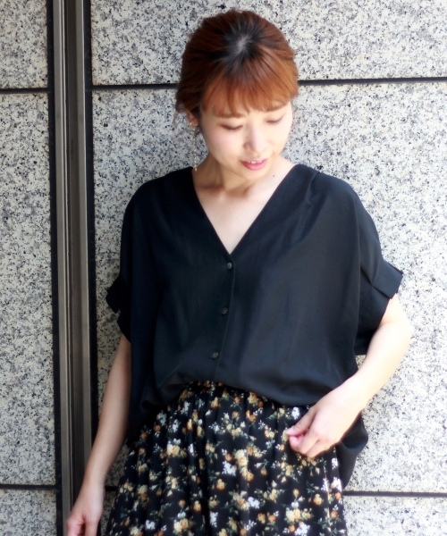 le.coeur blanc(ルクールブラン)の「スタンドVネックタックスリーブシャツ(シャツ/ブラウス・レディース・ピンク系その他/ブラック/オフホワイト/マスタード・FREE)」の3枚目の写真