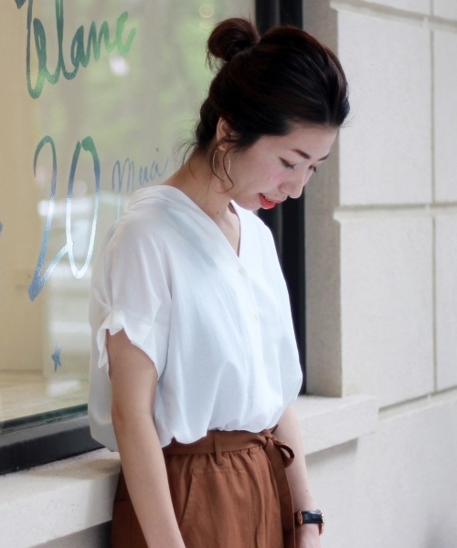 le.coeur blanc(ルクールブラン)の「スタンドVネックタックスリーブシャツ(シャツ/ブラウス・レディース・ピンク系その他/ブラック/オフホワイト/マスタード・FREE)」の6枚目の写真