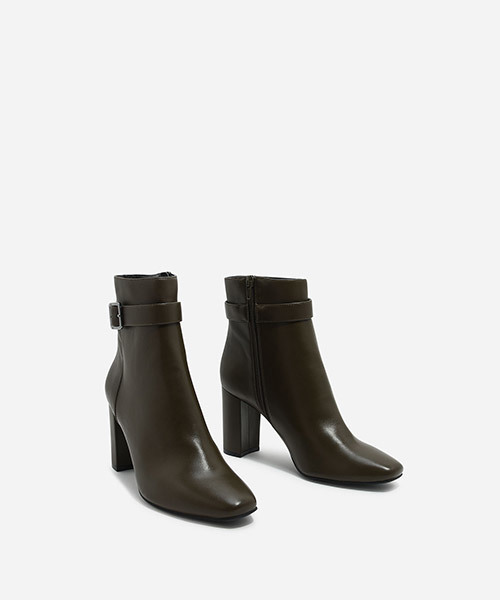 CHARLES & KEITH(チャールズ & キース)の「バックルアンクルブーツ / BUCKLE ANKLE BOOTS(ブーツ・レディース・オリーブ・23.5cm/24.5cm/23cm/25.0cm/22.5㎝)」の3枚目の写真