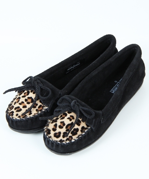 BEAUTY&YOUTH UNITED ARROWS（ビューティーアンドユースユナイテッドアローズ）の「BY ∵MINNETONKA レオパードモカシン ◆（モカシン/デッキシューズ・レディース・ブラック/ダークブラウン・5/6/7/8）」の4枚目の写真