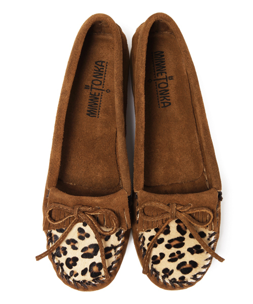 BEAUTY&YOUTH UNITED ARROWS（ビューティーアンドユースユナイテッドアローズ）の「BY ∵MINNETONKA レオパードモカシン ◆（モカシン/デッキシューズ・レディース・ブラック/ダークブラウン・5/6/7/8）」の3枚目の写真