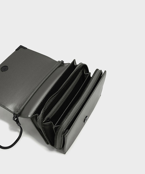 CHARLES & KEITH（チャールズ & キース）の「フロントフラップスリングバッグ/FRONT FLAP SLING BAG（メッセンジャーバッグ・レディース・ライトグレー/ブラック・S）」の11枚目の写真