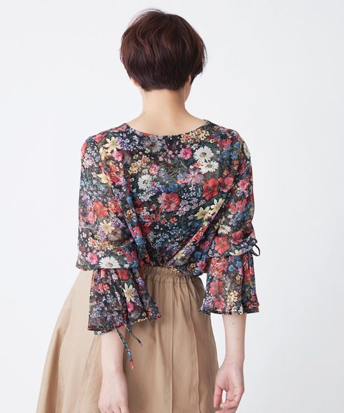 TRUNO by NOISE MAKER（トルノバイノイズメーカー）の「花柄Vネックブラウス（シャツ/ブラウス・レディース・オフホワイト/ブラック/ブルー・FREE）」の16枚目の写真