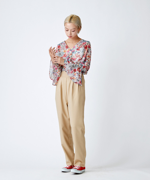 TRUNO by NOISE MAKER（トルノバイノイズメーカー）の「花柄Vネックブラウス（シャツ/ブラウス・レディース・オフホワイト/ブラック/ブルー・FREE）」の17枚目の写真