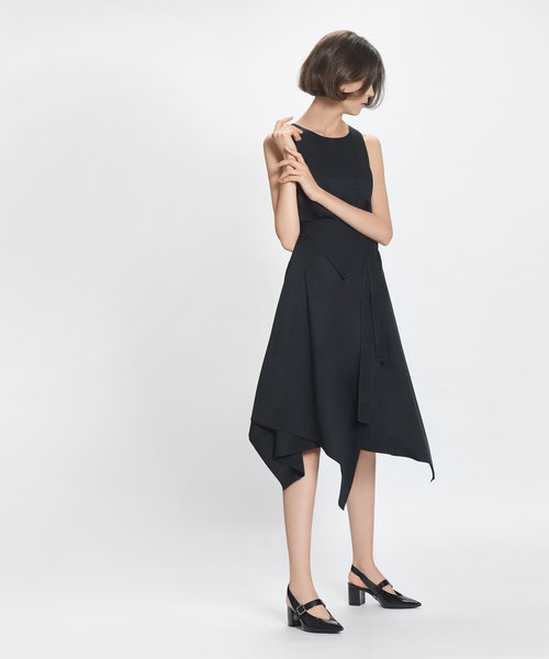 CHARLES & KEITH(チャールズ & キース)の「メリージェーンスリングバックヒール / MARY JANE SLINGBACK HEELS(ローファー・レディース・ブラック/オレンジ/ホワイト・23cm/25cm/24.5cm/23.5cm/25.5cm/22.5cm)」の7枚目の写真