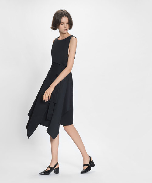 CHARLES & KEITH(チャールズ & キース)の「メリージェーンスリングバックヒール / MARY JANE SLINGBACK HEELS(ローファー・レディース・ブラック/オレンジ/ホワイト・23cm/25cm/24.5cm/23.5cm/25.5cm/22.5cm)」の8枚目の写真