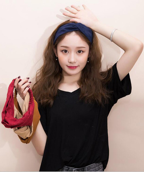 VIBGYOR Women(ヴィブジョー ウィメン)の「【urge select】スエードタッチ ヘアバンド(ヘアバンド・レディース・ブラック/ダークグリーン/ベージュ/グレー/ブルー/イエロー/ピンク/レッド/ワイン/ブラウン/オリーブ/ブラウン系その他/ピンク系その他/オレンジ系その他/グリーン系その他/ライトブルー/ブルー系その他/コーラルピンク/ダークブラウン/グリーン・FREE)」の12枚目の写真