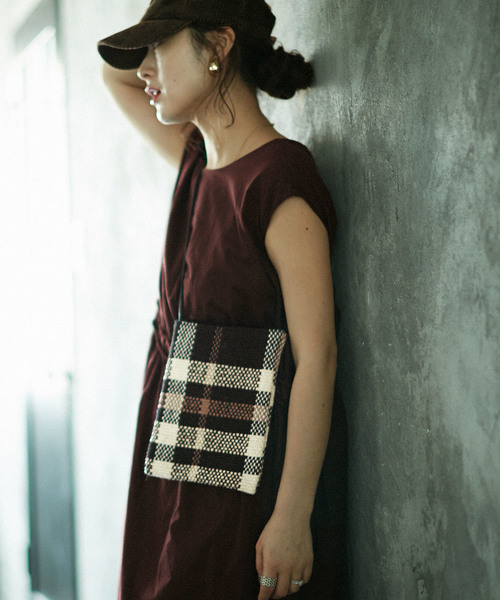 Lilas Campbell(リラキャンベル)の「【SPRiNG 1月号掲載】【andGIRL 1月号掲載】Lilas Campbell/別注サコッシュ(ショルダーバッグ)」|ブラウン