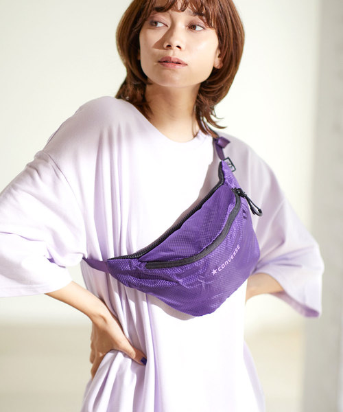 CONVERSE（コンバース）の「【CONVERSE WAIST BAG】コンバース リップ ロゴ ウエストミニバッグ（ボディバッグ/ウエストポーチ・レディース・オレンジ/パープル/ブラック/グレー・FREE）」の3枚目の写真