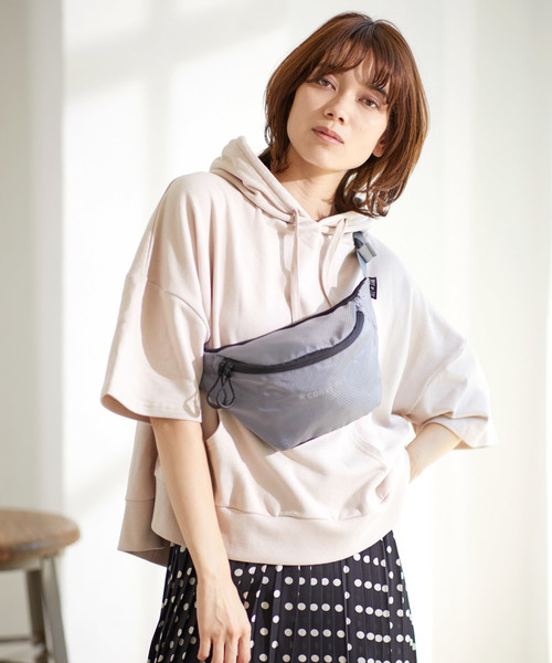 CONVERSE（コンバース）の「【CONVERSE WAIST BAG】コンバース リップ ロゴ ウエストミニバッグ（ボディバッグ/ウエストポーチ・レディース・オレンジ/パープル/ブラック/グレー・FREE）」の10枚目の写真