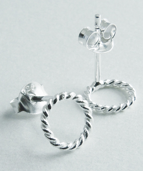 TONE SELECT GOODS(トーンセレクトグッズ)の「【925 SILVER ACC】TwistTwistサークルピアスSV925(OG)(ピアス(両耳用)・レディース・シルバー/ゴールド・FREE)」の3枚目の写真