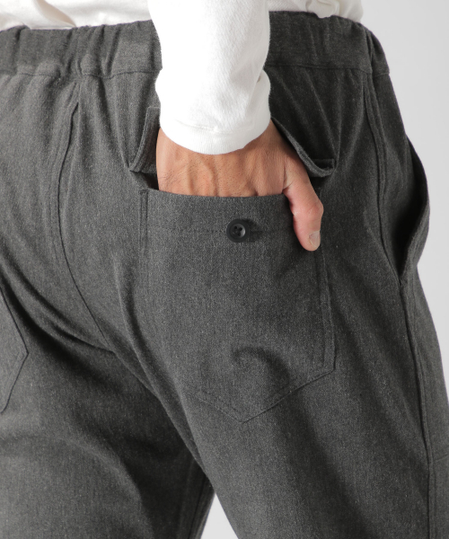 BAYFLOW（ベイフロー）の「ニットツイルベーカーパンツ（その他パンツ・メンズ・グレー/チャコール・SMALL/MEDIUM/LARGE）」の17枚目の写真