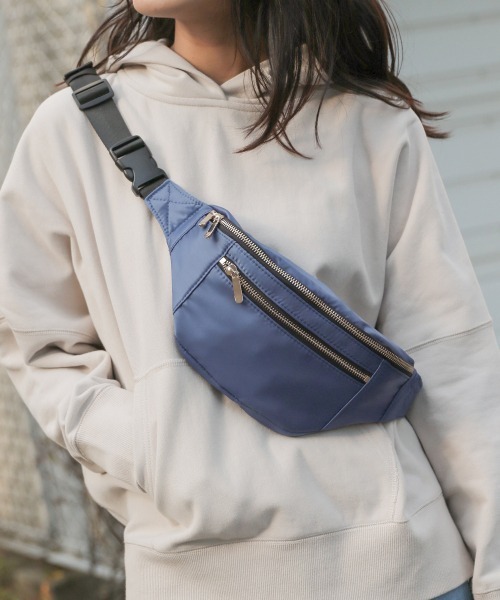 LAKOLE（ラコレ）の「ダブルジップボディバッグ / LAKOLE（ボディバッグ/ウエストポーチ・レディース・ブラック/ブルー/グリーン/キャメル・FREE）」の3枚目の写真