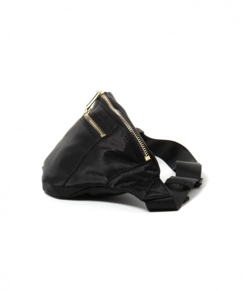 LAKOLE（ラコレ）の「ダブルジップボディバッグ / LAKOLE（ボディバッグ/ウエストポーチ・レディース・ブラック/ブルー/グリーン/キャメル・FREE）」の10枚目の写真