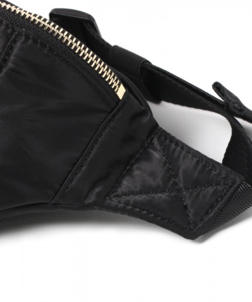 LAKOLE（ラコレ）の「ダブルジップボディバッグ / LAKOLE（ボディバッグ/ウエストポーチ・レディース・ブラック/ブルー/グリーン/キャメル・FREE）」の13枚目の写真