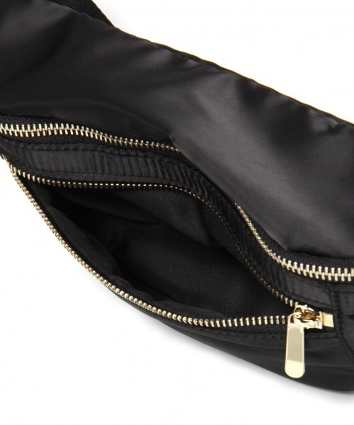 LAKOLE（ラコレ）の「ダブルジップボディバッグ / LAKOLE（ボディバッグ/ウエストポーチ・レディース・ブラック/ブルー/グリーン/キャメル・FREE）」の14枚目の写真