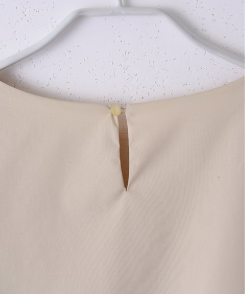 RAW FUDGE（ローファッジ）の「ポイントプリーツブラウス（シャツ/ブラウス・レディース・ブラック/ベージュ/オフホワイト・M）」の17枚目の写真