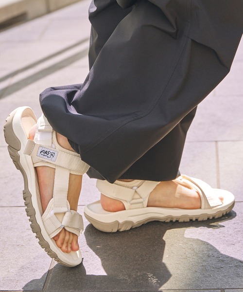 AiRS（エアーズ）の「AiRS/エアーズ 別注 スポーティーストラップ ベルクロサンダル（サンダル・メンズ・ブラック/ホワイト/ブラック×ホワイト/ベージュ/カーキ/オフホワイト/チャコール/ライトグレー・24cm/25cm/26cm/27cm/28cm/22cm/23cm）」の22枚目の写真