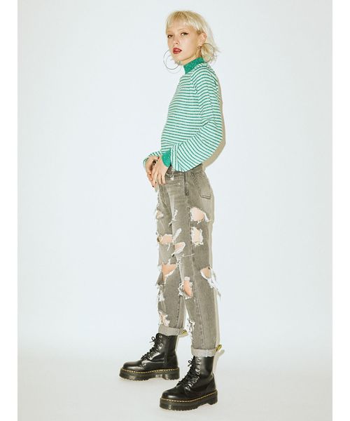 jouetie（ジュエティ）の「ダメージボーイズデニム（デニムパンツ・レディース・ライトブルー/ブラック・MEDIUM/SMALL）」の4枚目の写真