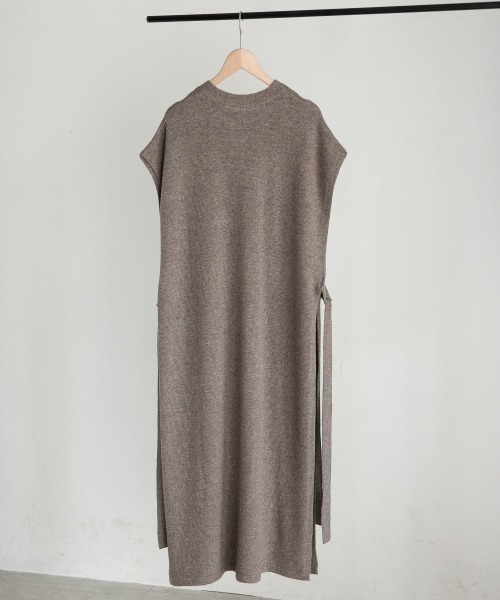 LOWRYS FARM（ローリーズファーム）の「ニットボタンベストワンピース　895451（ワンピース・レディース・ホワイト/ブラック/ブラウン・FREE）」の5枚目の写真