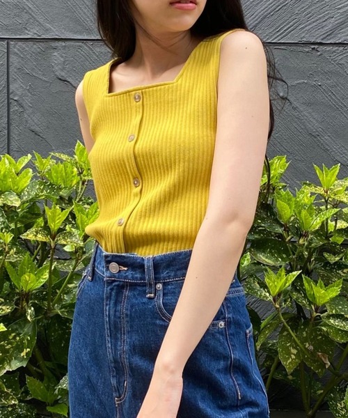 WEGO（ウィゴー）の「WEGO/リブフロントボタンタンクトップ（タンクトップ・レディース・ブラック/ホワイト/イエロー/ライトブラウン/オレンジ/ライム/カーキ/ブルー系その他・FREE）」の7枚目の写真