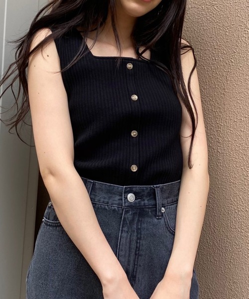 WEGO（ウィゴー）の「WEGO/リブフロントボタンタンクトップ（タンクトップ・レディース・ブラック/ホワイト/イエロー/ライトブラウン/オレンジ/ライム/カーキ/ブルー系その他・FREE）」の3枚目の写真