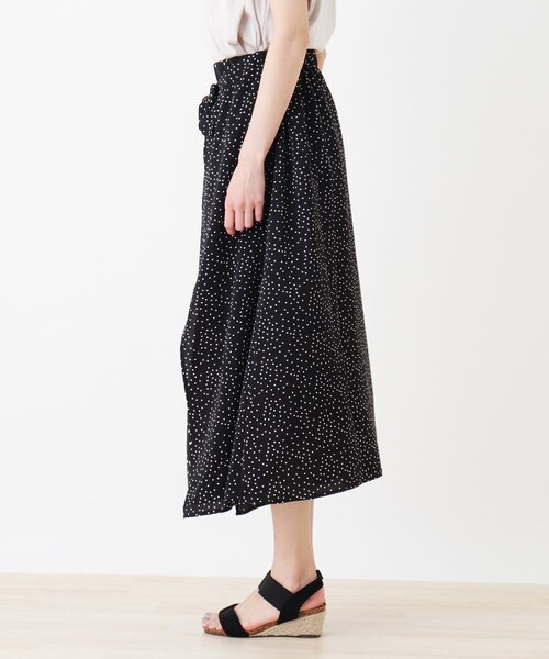 SHOO・LA・RUE（シューラルー）の「◆ラップ風Aラインドットスカート（スカート・レディース・ブラック系5/ネイビー系5・00）」の4枚目の写真
