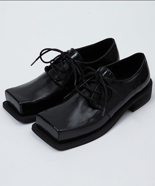 i（アイ）の「SQUARE SHOES（パンプス・レディース・ホワイト/ブラック・LARGE/MEDIUM/SMALL/26/28/27）」の2枚目の写真