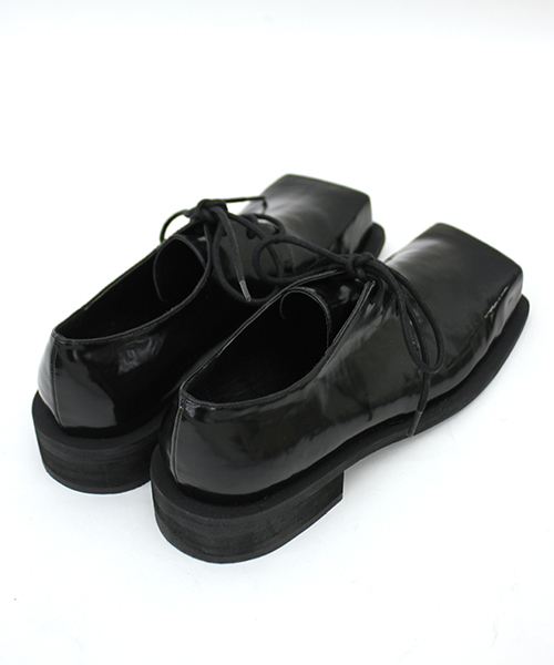 i（アイ）の「SQUARE SHOES（パンプス・レディース・ホワイト/ブラック・LARGE/MEDIUM/SMALL/26/28/27）」の6枚目の写真