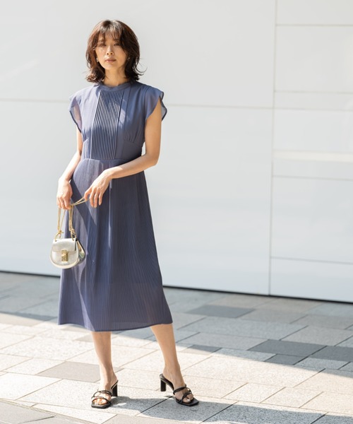 &. NOSTALGIA(アンドドットノスタルジア)の「ピンタックプリーツロングワンピース(ワンピース・レディース・ブラック/グレイッシュブルー・FREE)」の2枚目の写真
