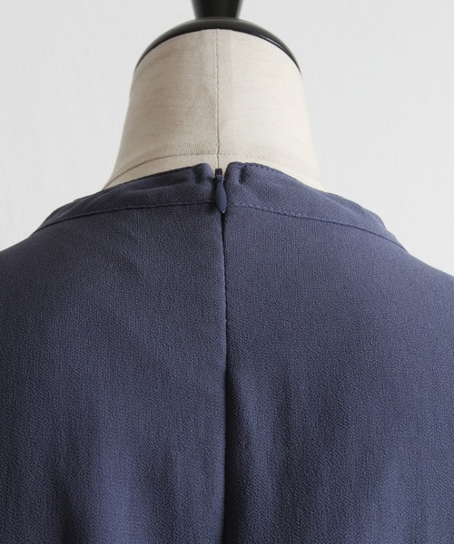 &. NOSTALGIA(アンドドットノスタルジア)の「ピンタックプリーツロングワンピース(ワンピース・レディース・ブラック/グレイッシュブルー・FREE)」の22枚目の写真