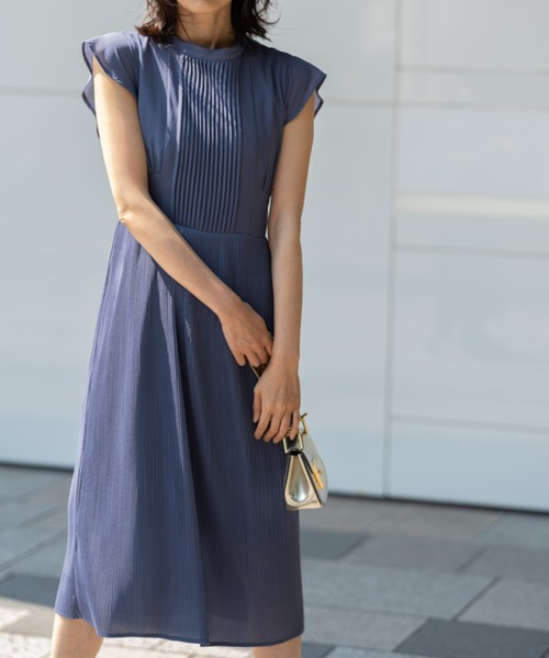 &. NOSTALGIA(アンドドットノスタルジア)の「ピンタックプリーツロングワンピース(ワンピース・レディース・ブラック/グレイッシュブルー・FREE)」の8枚目の写真