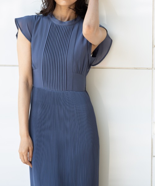 &. NOSTALGIA(アンドドットノスタルジア)の「ピンタックプリーツロングワンピース(ワンピース・レディース・ブラック/グレイッシュブルー・FREE)」の4枚目の写真
