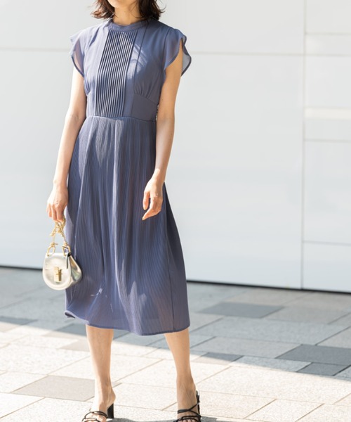 &. NOSTALGIA(アンドドットノスタルジア)の「ピンタックプリーツロングワンピース(ワンピース・レディース・ブラック/グレイッシュブルー・FREE)」の6枚目の写真