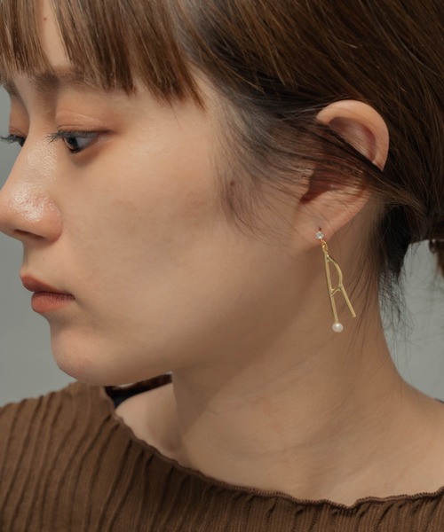 SALON（サロン）の「【 SALON / サロン 】 オリジナル手書き風イニシャル アシンメトリーピアス ★（ピアス（両耳用）・レディース・A/C/E/H/K/M/N/R/S/T/Y・FREE）」の8枚目の写真