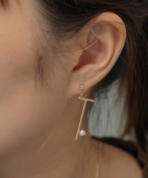 SALON（サロン）の「【 SALON / サロン 】 オリジナル手書き風イニシャル アシンメトリーピアス ★（ピアス（両耳用）・レディース・A/C/E/H/K/M/N/R/S/T/Y・FREE）」の10枚目の写真