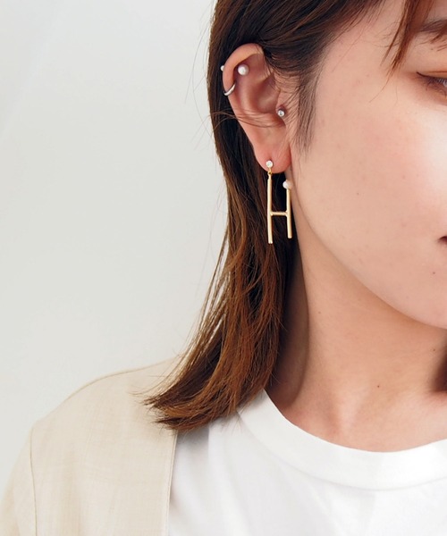 SALON（サロン）の「【 SALON / サロン 】 オリジナル手書き風イニシャル アシンメトリーピアス ★（ピアス（両耳用）・レディース・A/C/E/H/K/M/N/R/S/T/Y・FREE）」の16枚目の写真