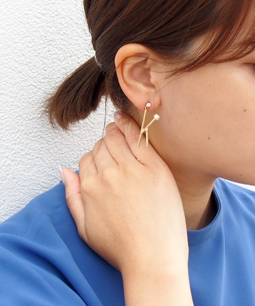 SALON（サロン）の「【 SALON / サロン 】 オリジナル手書き風イニシャル アシンメトリーピアス ★（ピアス（両耳用）・レディース・A/C/E/H/K/M/N/R/S/T/Y・FREE）」の17枚目の写真