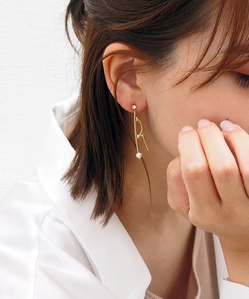 SALON（サロン）の「【 SALON / サロン 】 オリジナル手書き風イニシャル アシンメトリーピアス ★（ピアス（両耳用）・レディース・A/C/E/H/K/M/N/R/S/T/Y・FREE）」の21枚目の写真