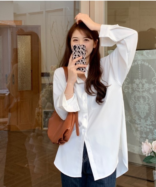 yuue' ( wear )（ユーイ）の「オーバーサイズ シンプルロングスリーブシャツ（シャツ/ブラウス・レディース・ホワイト/ベージュ/ブルー・FREE）」の4枚目の写真