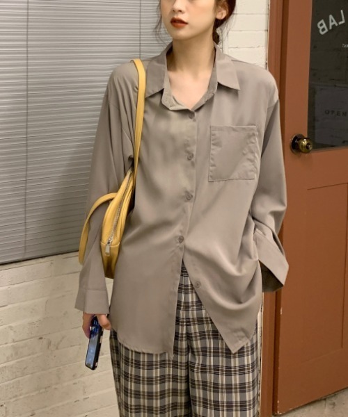 yuue' ( wear )（ユーイ）の「オーバーサイズ シンプルロングスリーブシャツ（シャツ/ブラウス・レディース・ホワイト/ベージュ/ブルー・FREE）」の9枚目の写真