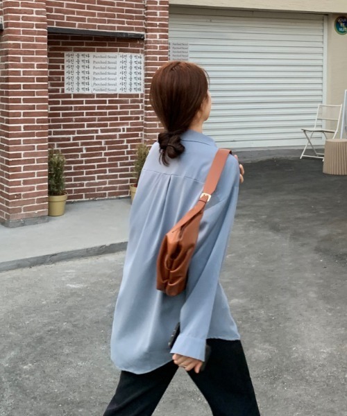 yuue' ( wear )（ユーイ）の「オーバーサイズ シンプルロングスリーブシャツ（シャツ/ブラウス・レディース・ホワイト/ベージュ/ブルー・FREE）」の11枚目の写真