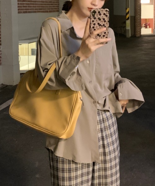 yuue' ( wear )（ユーイ）の「オーバーサイズ シンプルロングスリーブシャツ（シャツ/ブラウス・レディース・ホワイト/ベージュ/ブルー・FREE）」の14枚目の写真
