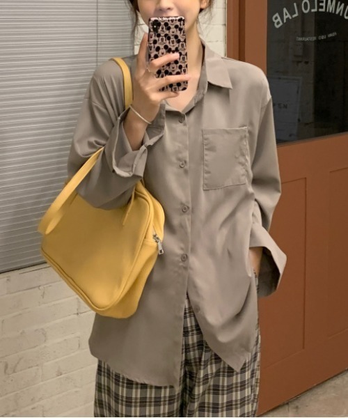 yuue' ( wear )（ユーイ）の「オーバーサイズ シンプルロングスリーブシャツ（シャツ/ブラウス・レディース・ホワイト/ベージュ/ブルー・FREE）」の16枚目の写真